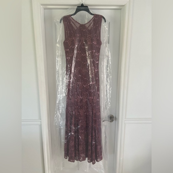 R&M Richards Sequined Lace Gown with Sheer Inserts in Dark Rose size 10 - Picture 4 of 11